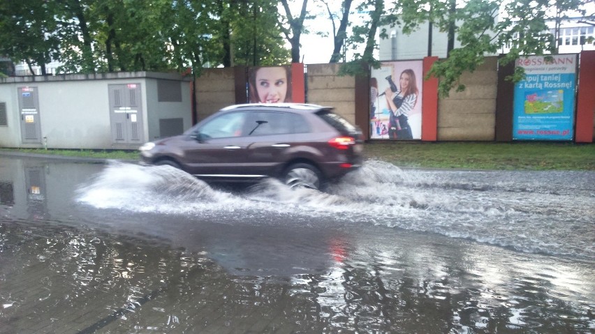 Zalany parking przy CH Oliwa w Gdańsku