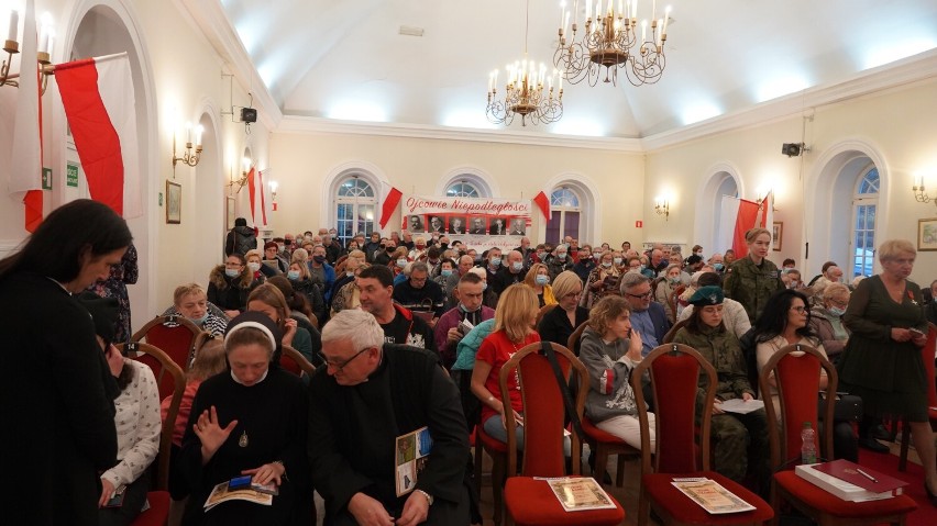 Duszniczan Patriotyczne Śpiewanie. Po raz kolejny śpiewającą uczcili Narodowe Święto Niepodległości