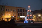 Na obornickim Rynku stanęła choinka. Czekamy na Wasze zdjęcia przy drzewku