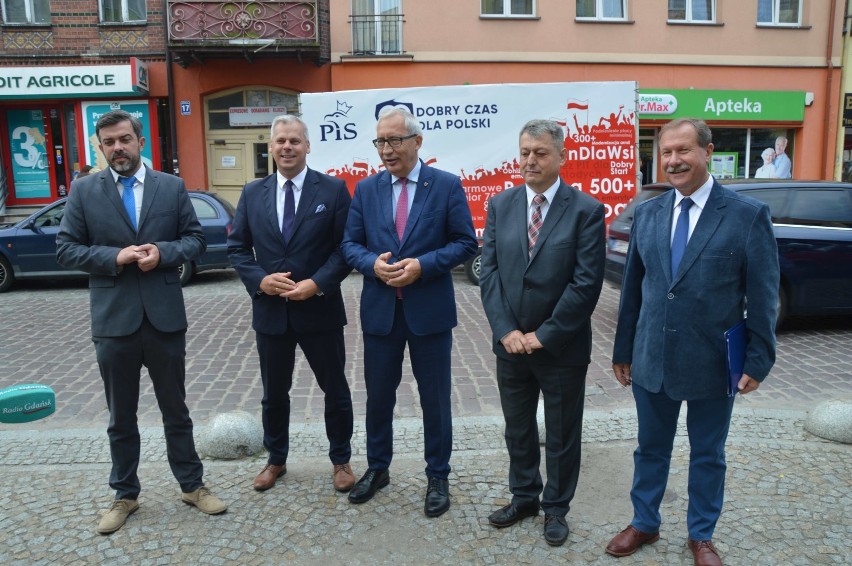 Malbork. Kandydaci PiS zbierali podpisy na Kościuszki [FILM]. Poseł Smoliński: "Powinna powstać jeszcze jedna cukrownia"