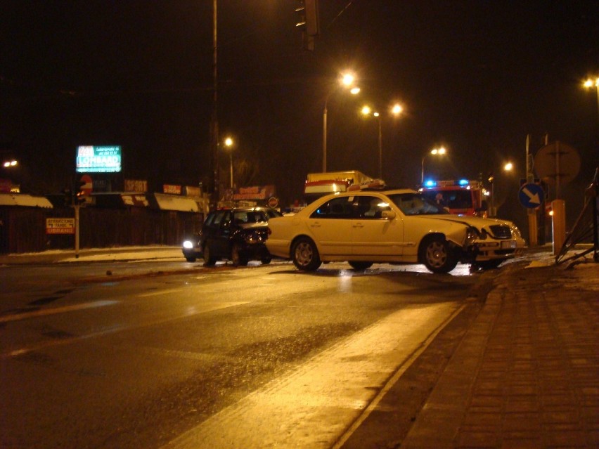 Wypadek na skrzyżowaniu Al. Solidarności z ul. Lubartowską.