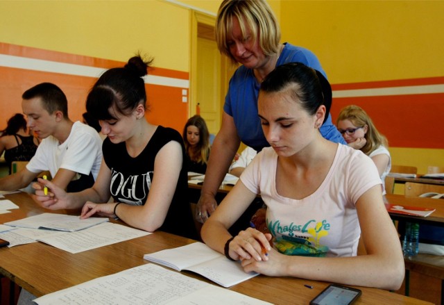 Budżetówka to legalna umowa i stała płaca, ale nie zadowoli każdego.