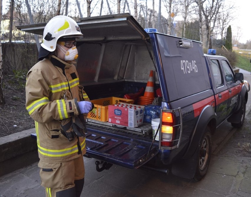 Strażacy z z PSP i OSP z powiatu lęborskiego pomagają w walce z koronawirusem [ZDJĘCIA]