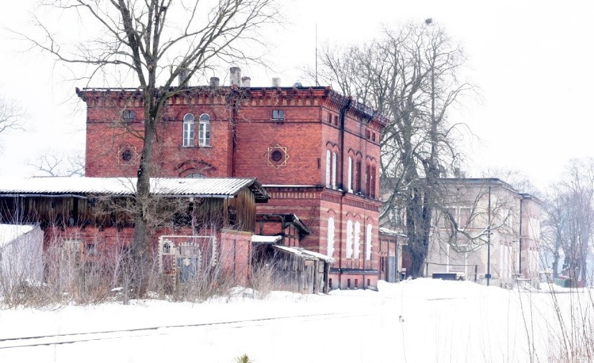 Najstarszy węzeł kolejowy w Jankowej Żagańskiej. Dworzec się rozpada i nikogo to nie interesuje. Dawniej tętniło tu życie