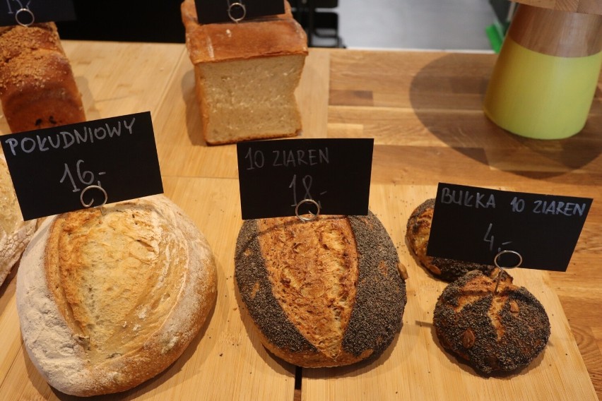 Jak poznać dobry chleb. Chleb na zakwasie i chleb na drożdżach: czym się różnią? Wyjaśnia Joanna Tomczyk szefowa piekarni Montag w Łodzi