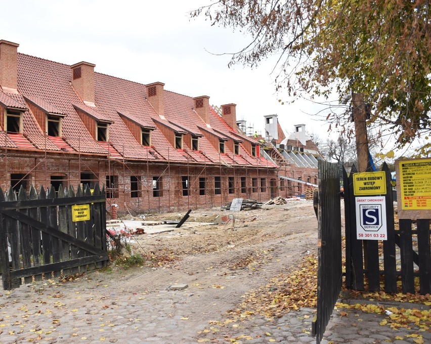 Odbudowa budynków na Przedzamczu w Muzeum Zamkowym. Zobaczcie, jak wyglądają w środku