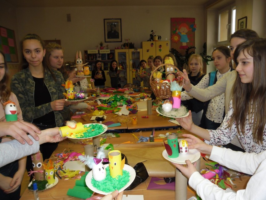 Wielkanocne warsztaty w Szkole Podstawowej nr 7 w Ostrowie [FOTO]