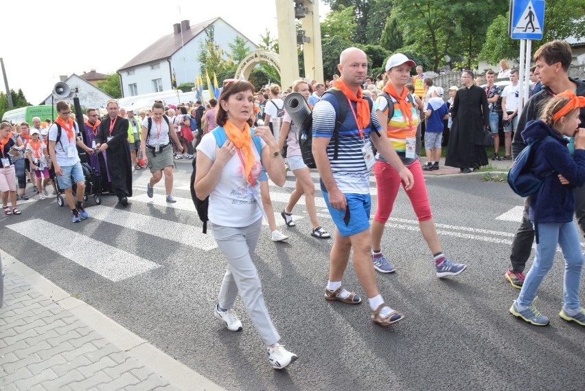 Piesza Pielgrzymka Sosnowiecka 2019. Pielgrzymi wyszli z Podzamcza ZDJĘCIA