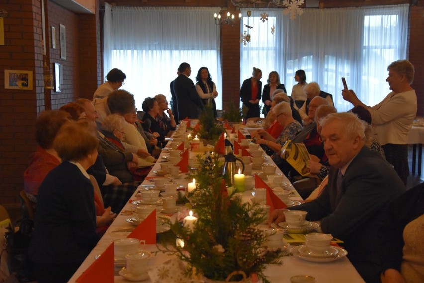 Spotkanie opłatkowe seniorów z grupy "Młodzi Duchem"