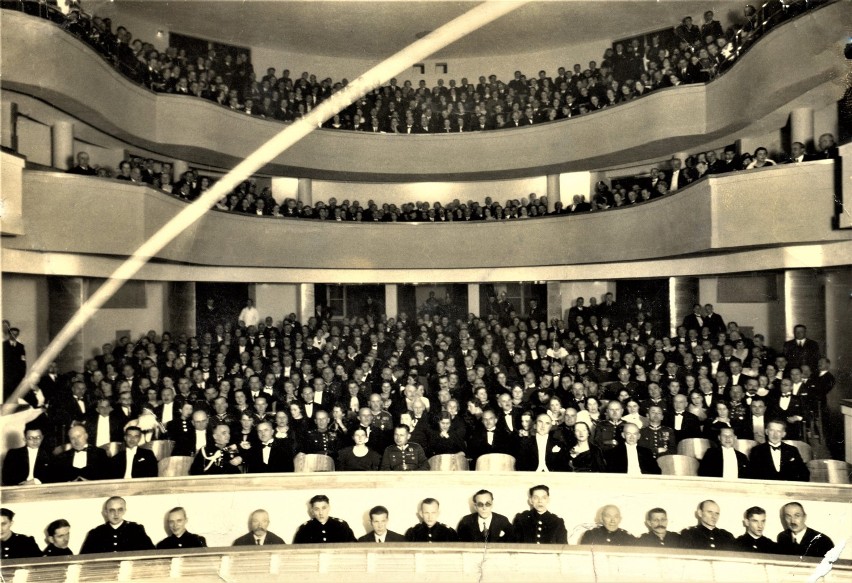 Otwarcie teatru w Kaliszu w listopadzie 1936 r. W pierwszym...