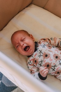 Dziecko płacze i nie chce zasnąć? Ten sposób je uśpi – twierdzą naukowcy