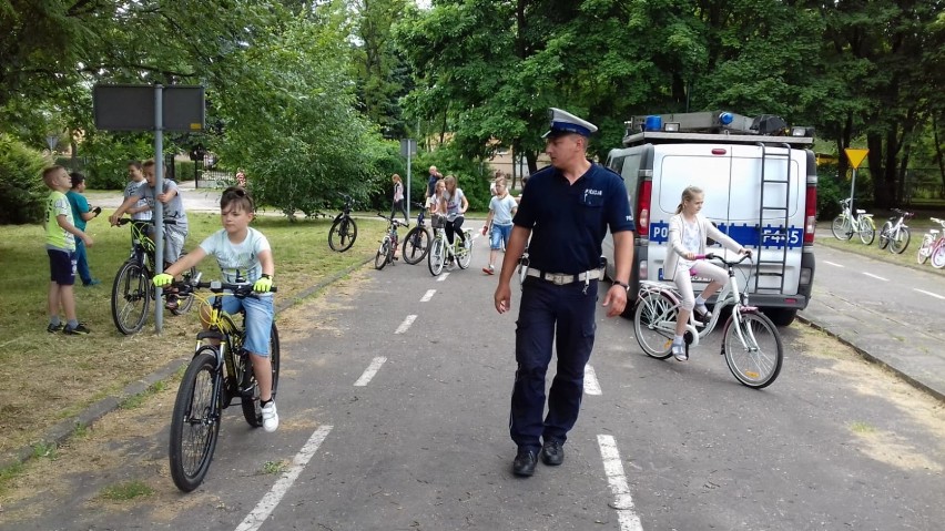 Policjanci z Radomska przeprowadzili egzaminy na Kartę Rowerową [ZDJĘCIA]