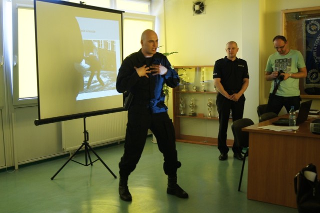 Tydzień Seniora Radomsko 2015: Policjanci uczyli, jak być bezpiecznym