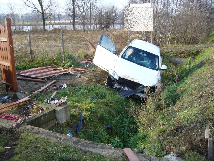 Wypadek Nowopszczyńska Żory: Audi q7 w rowie [ZDJĘCIA]