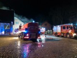 Gmina Kuślin: Płonie zabytkowy Folwark w Wąsowie! Na miejscu działa 10 zastępów straży pożarnej [ZDJĘCIA]