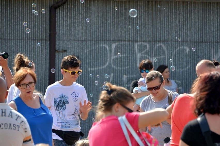 Festiwal baniek mydlanych w Końskich. Świetna zabawa dla małych i dużych [ZDJĘCIA]