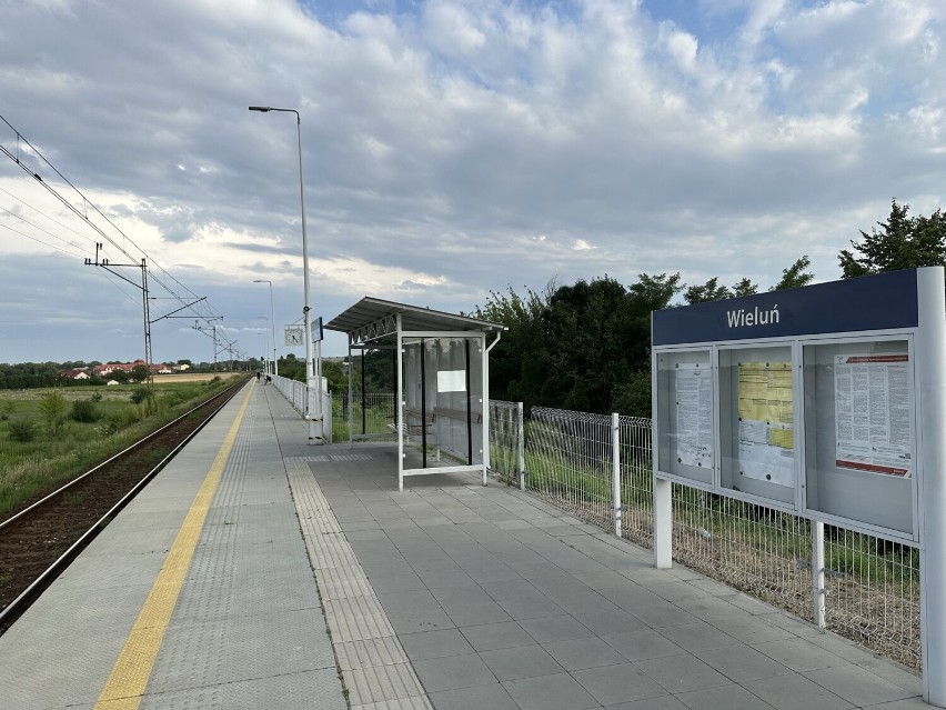 Co ze schodami na przystanek kolejowy w Wieluniu? Nasza interwencja skłania PKP PLK do ponownego pochylenia się nad inwestycją 