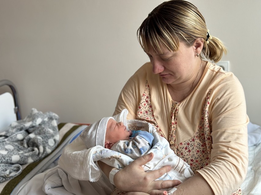 Pierwsze dziecko urodzone w szpitalu w Bełchatowie w 2024 r....