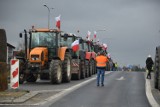 Ponad sto ciągników blokuje wjazd do Chojnic tuż przy obwodnicy. Policja wyznaczyła objazdy [WIDEO]