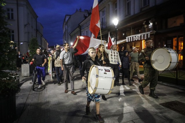 Wieczorem w niedzielę w Rzeszowie odbył się marsz ku pamięci ofiar Zbrodni Wołyńskiej