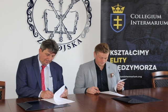 Porozumienie programowe podpisali: rektor Paweł Skrzydlewski oraz dr Bartosz Lewandowski, rektor Collegium Intermarium