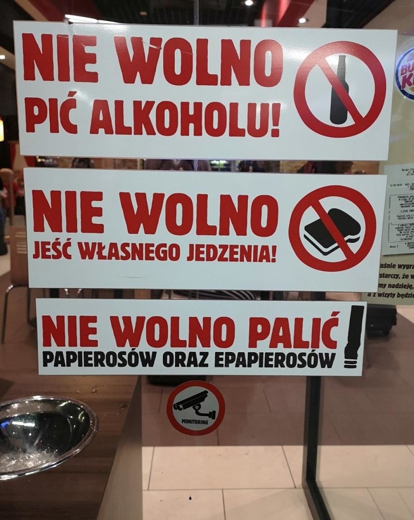 Kraków. Nietypowe znaki zakazu, czego nam zakazują [ZDJĘCIA]