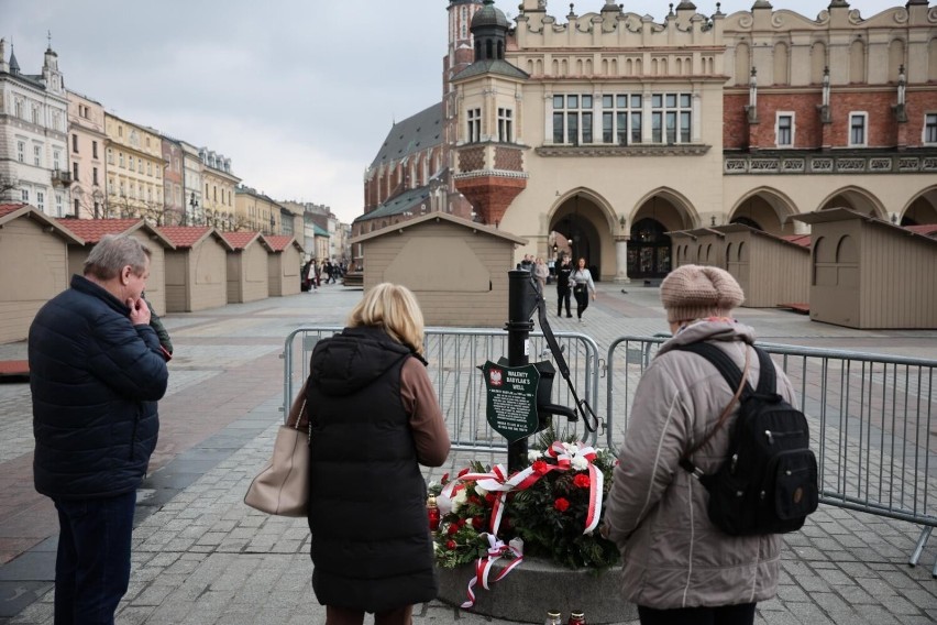 "Nie mógł żyć w kłamstwie, zginął za prawdę". 43 lata temu Walenty Badylak spalił się na Rynku Głównym w Krakowie