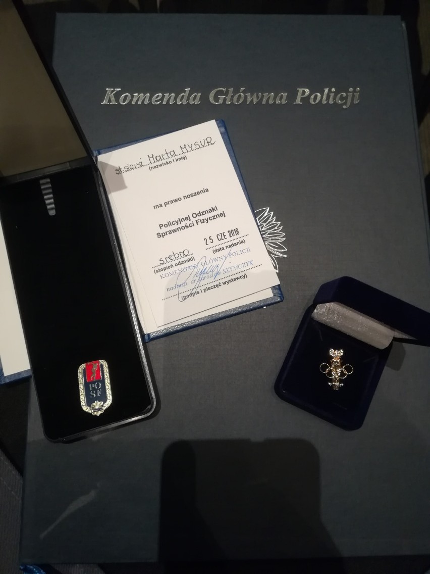 Tomaszowska policjantka ze srebrną odznaką policyjnej...