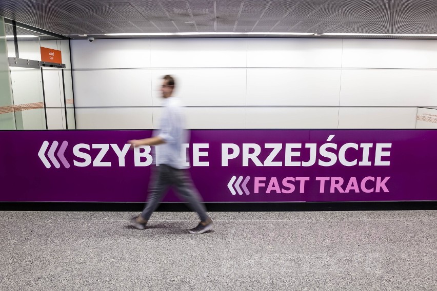 Lotnisko Chopina. Nowa ścieżka fast track, elegancka poczekalnia i darmowe wodopoje. Okęcie przygotowane na "boom" turystyczny 