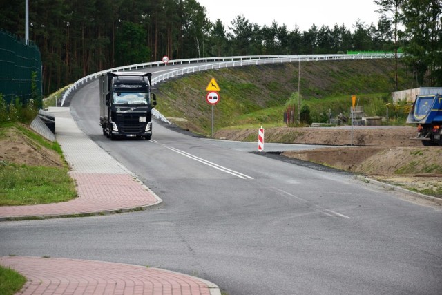 Od wtorku (27 czerwca) kierowcy mogą korzystać z nowo wybudowanej drogi łączącej węzeł drogi ekspresowej S3 Zielona Góra Północ z osiedlem Pomorskim w Zielonej Górze