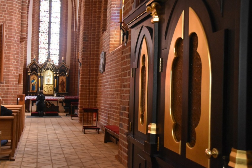 W gorzowskiej katedrze znajdują się trzy konfesjonały. Od...