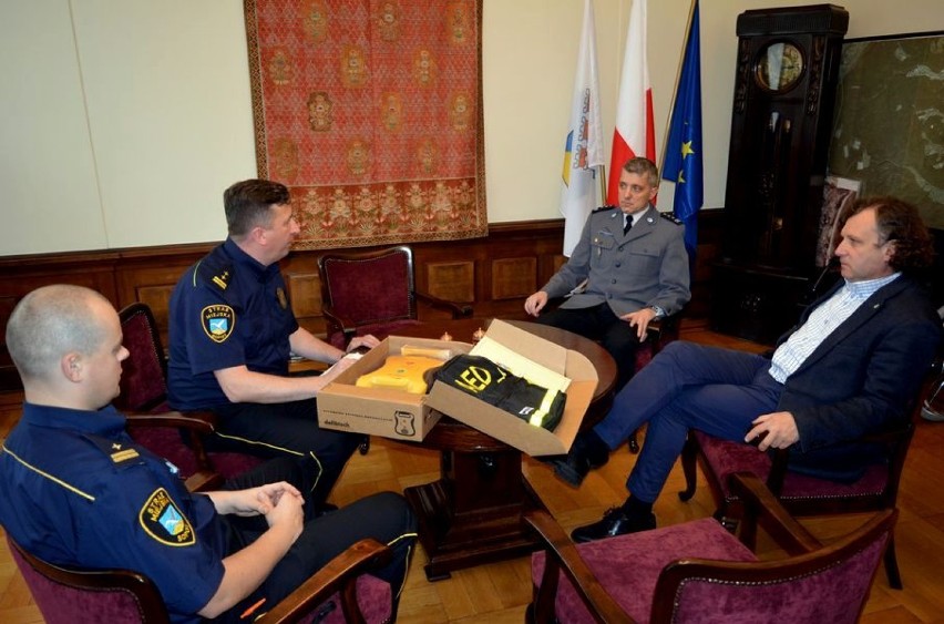 Policja w Sopocie otrzymała nowy defibrylator [ZDJĘCIA]