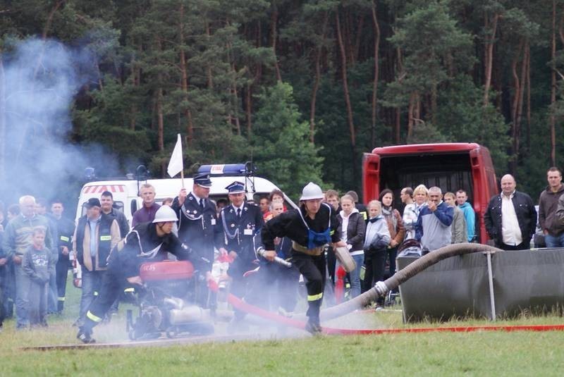 Sportowe zmagania strażaków z gminy Blizanów. Zobacz zdjęcia