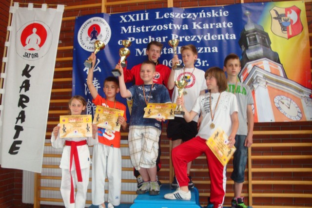 Siedem medali na zakończenie pierwszej części sezonu zdobyli pleszewscy karatecy
