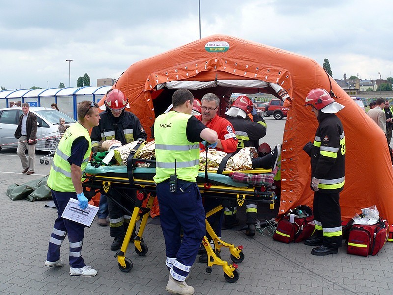 Kalisz - Śłużby ratunkowe ćwiczyły ratowanie ofiar masowego wypadku. Zobacz film i zdjęcia