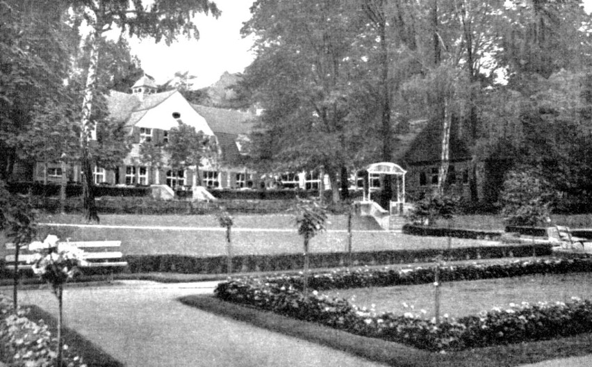 Dom parkowy oddany do użytku w 1912 roku, w którym mieściła...
