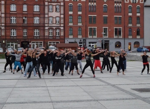 Flash mob w Rudzie Śląskiej. Tańczyli na rynku w Nowym Bytomiu