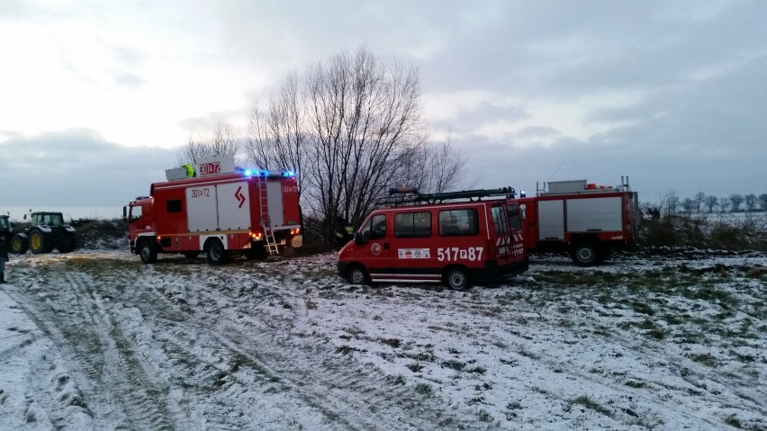 Rudniki: Traktor wpadł do stawu