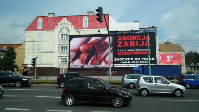 Kontrowersyjny plakat zawisł na Śródce w ubiegłym tygodniu