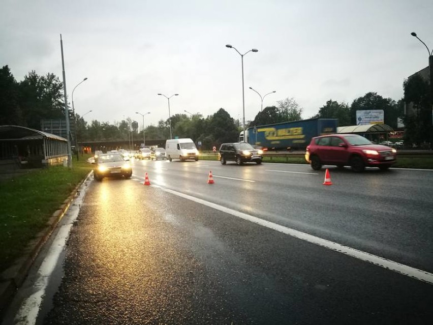 Katowice: Śmiertelny wypadek na DK 86. Kierowca uderzył w słup [ZDJĘCIA]