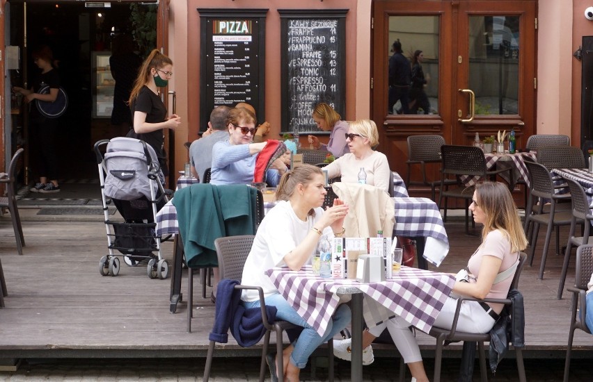 Bum na zatrudnienia w gastronomii. "W ciągu dwóch tygodni zatrudniliśmy 10 osób"