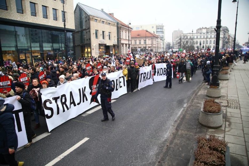 Kobiety zapowiedziały wielki protest w Warszawie. "Nie" dla legalizacji bicia kobiet i dzieci