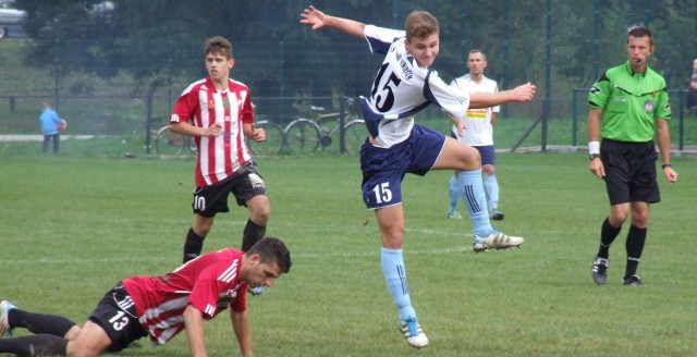 Szansę pokazania się w Sole w meczu przeciwko Iskrze Pszczyna dostał młodzieżowiec Dawid Skiernik, który jesienią zaliczył tylko krótki epizod w pierwszym zespole w meczu przeciwko Beskidowi Andrychów.