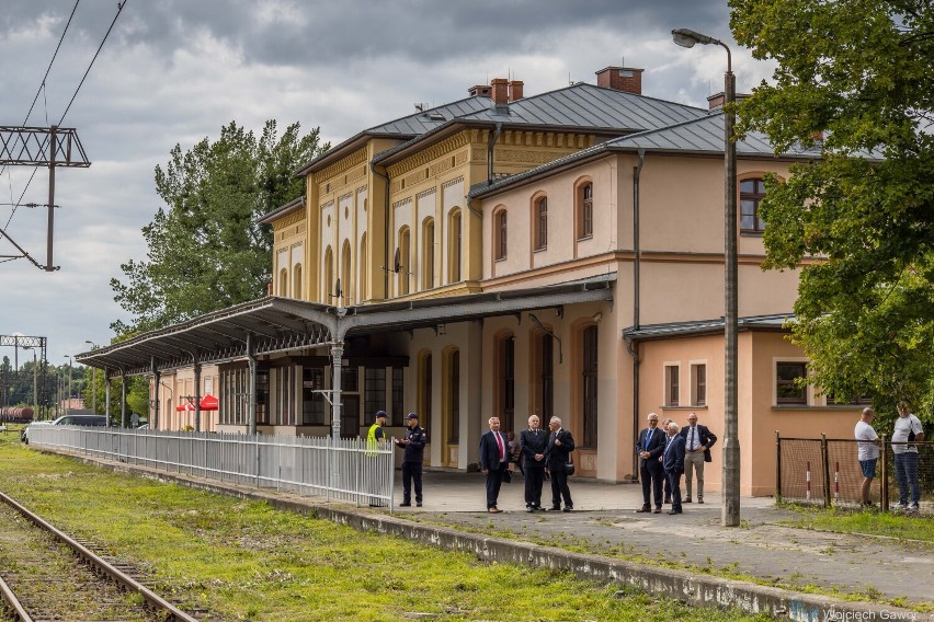 Podpisanie umów na przebudowę i modernizację dworca w Ostródzie