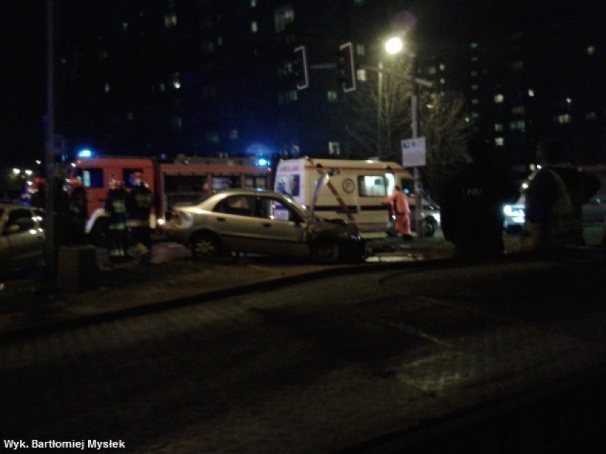 Wypadek samochodowy w Sosnowcu - Zagórzu [ZDJĘCIA]. Zderzenie dwóch samochodów, jedna osoba ranna