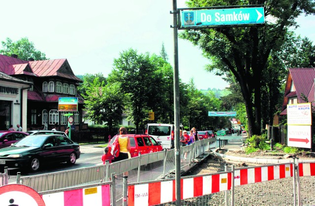 Zdaniem radnego Jerzego Zacharki zawężenie ulicy Do Samków jest niebezpieczne