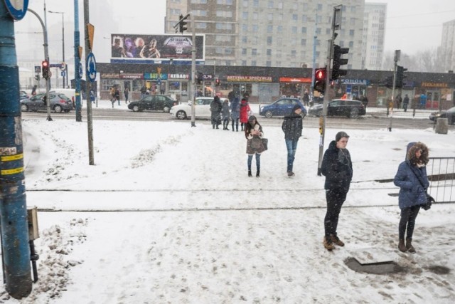 Załamanie pogody w Warszawie. Śnieg, chłód i wiatr. IMGW wydał alert dla stolicy