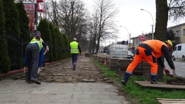 Przebudowę ulicy Kościuszki rozpoczęto od remontu chodników. Prace związane z wymianą nawierzchni jezdni mają być prowadzone nocą, aby zminimalizować utrudnienia dla kierowców