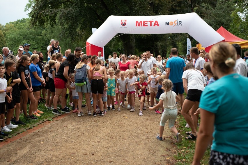 Oprócz biegu dla dorosłych odbyły się także biegi dla dzieci...