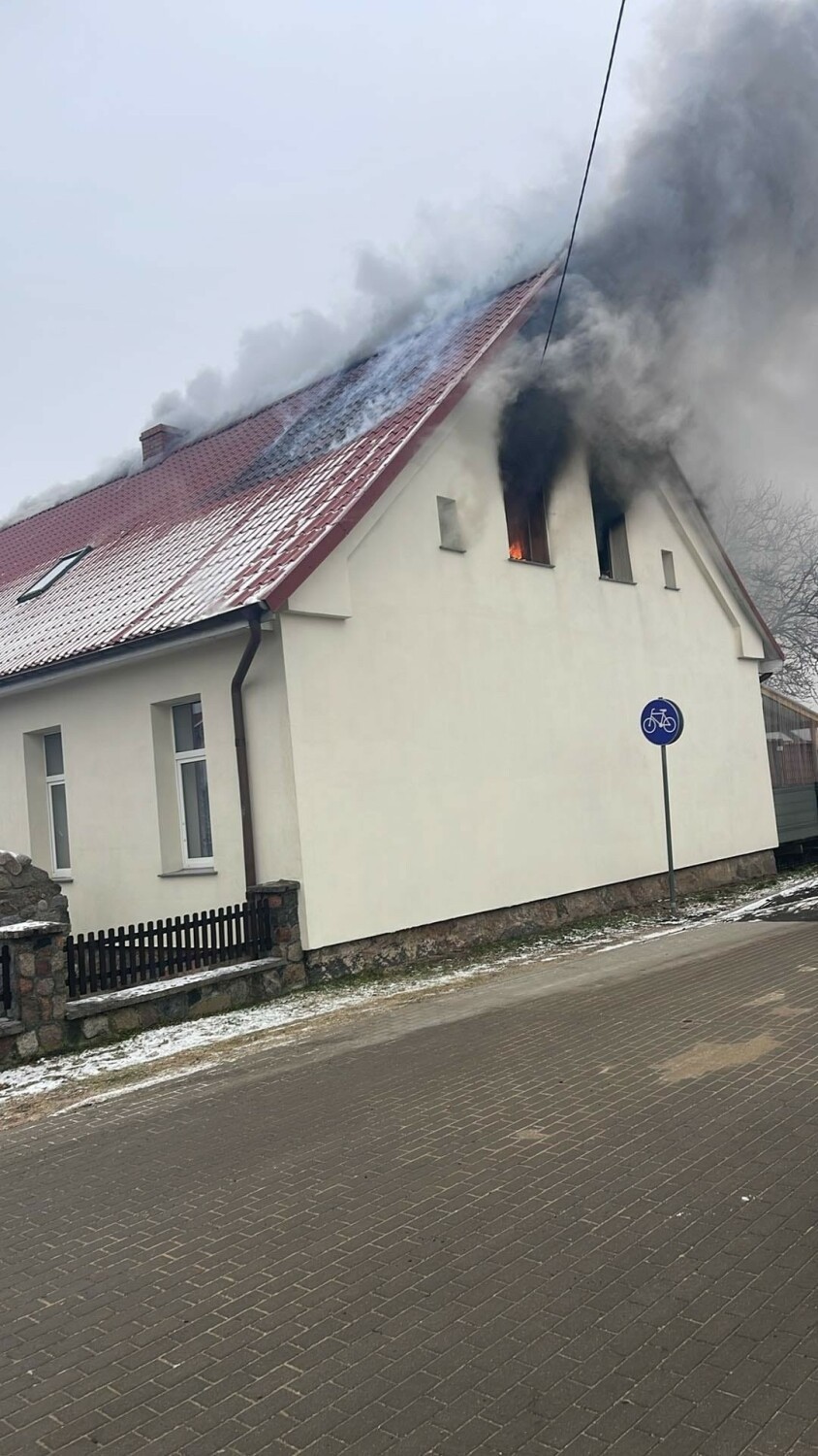 Potężny pożar pozbawił dachu nad głową rodzinę z Kramarzyn....